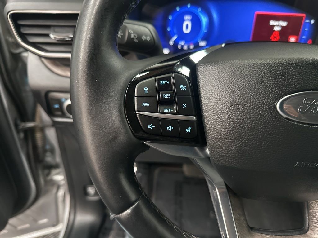 Used 2022 Ford Explorer Platinum w/ Equipment Group 601A AWD/4WD image 14