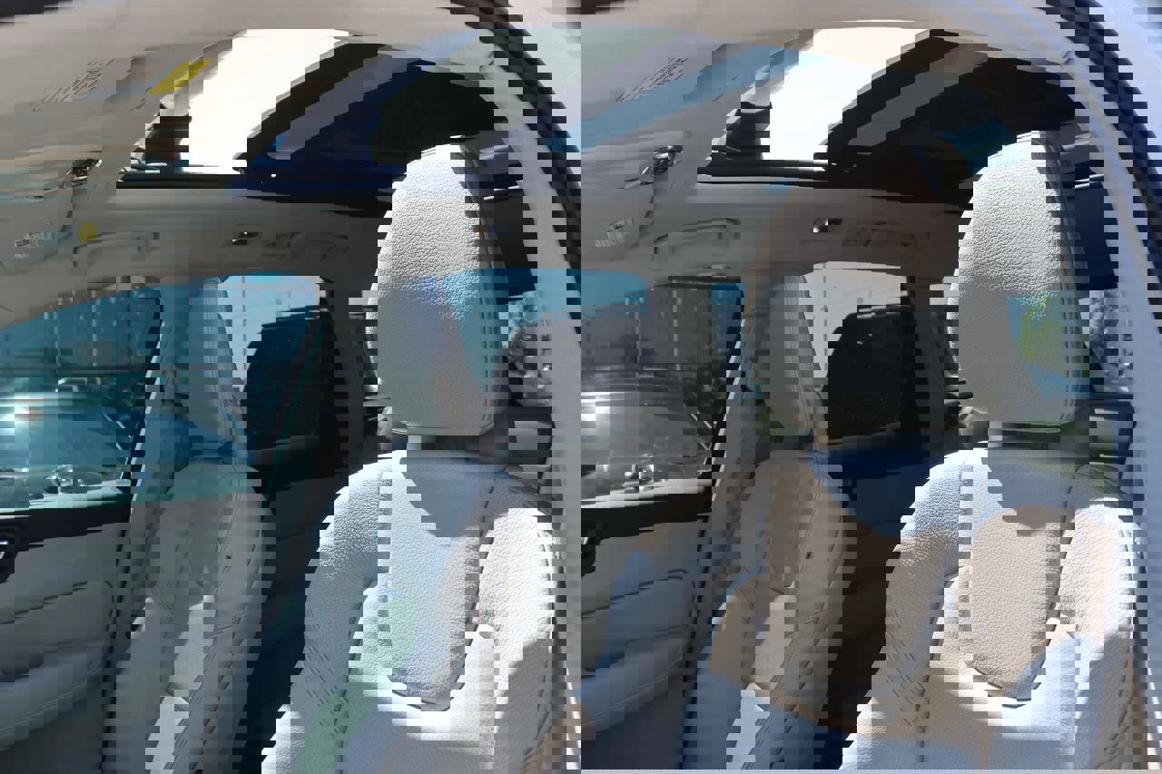 Used 2018 Volvo XC60 T6 Momentum w/ Convenience Package image 32