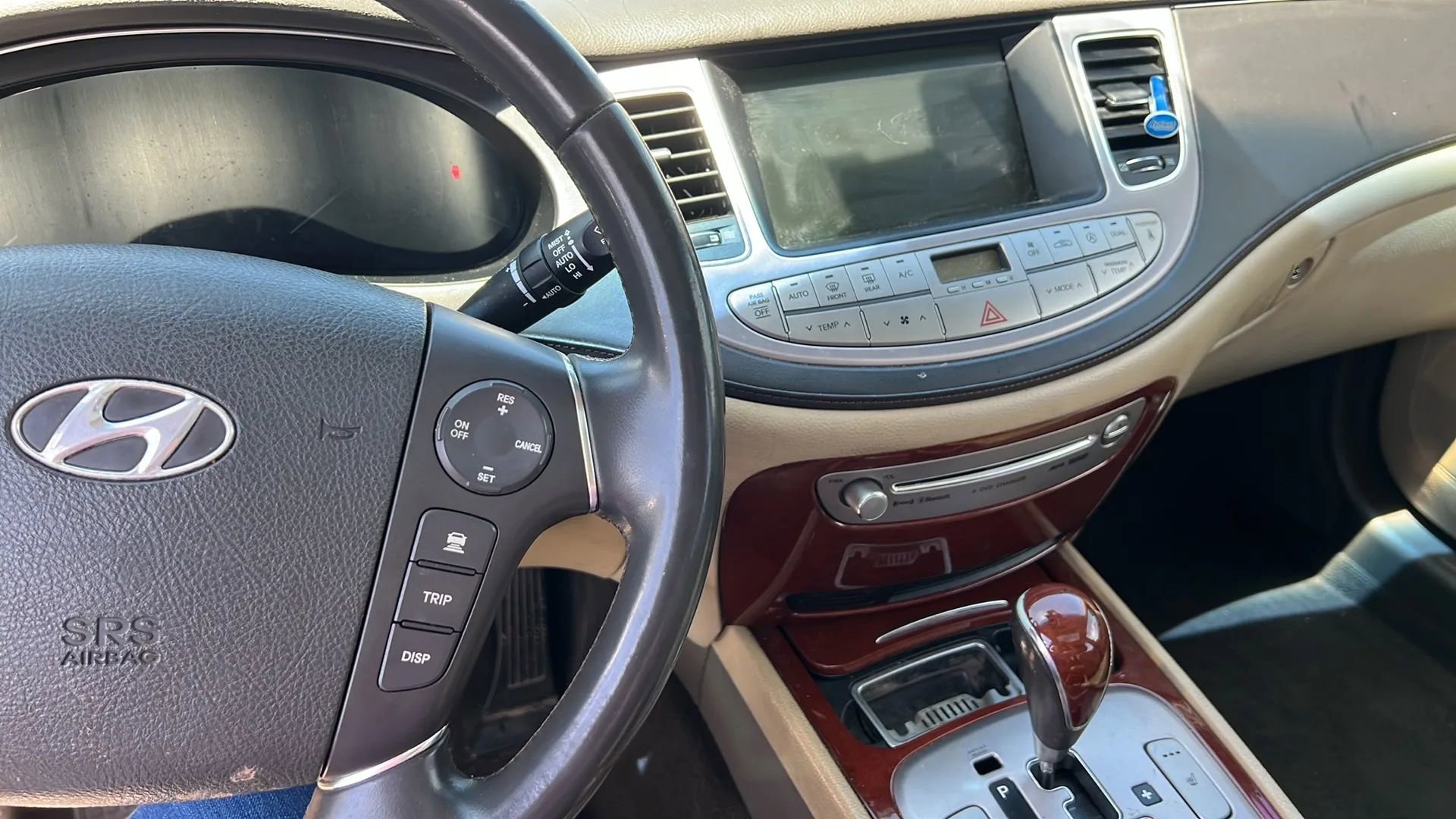 Used 2012 Hyundai Genesis 3.8 w/ Premium Pkg RWD image 2