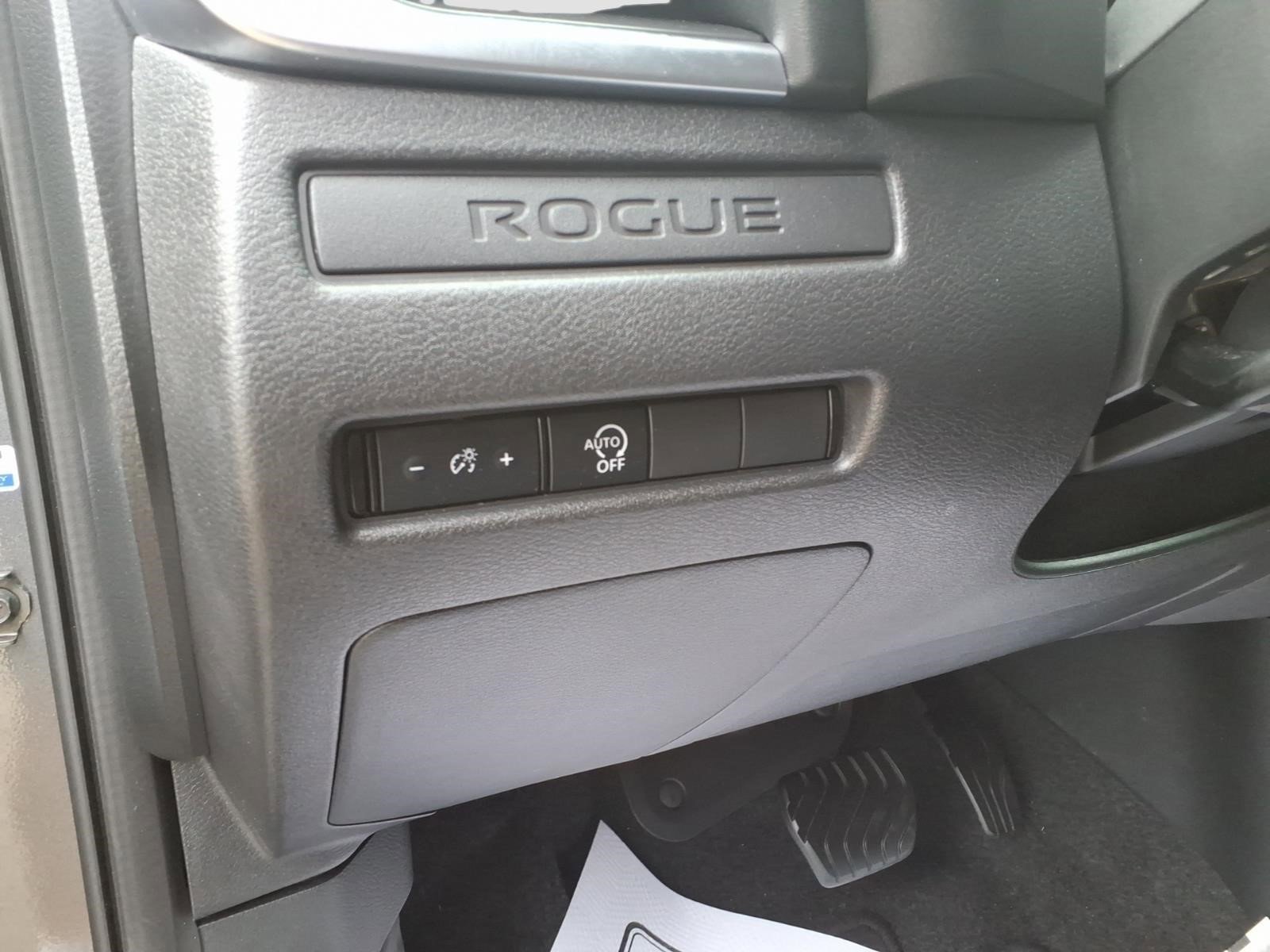 Used 2023 Nissan Rogue S AWD/4WD image 17