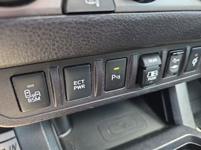 Used 2018 Toyota Tacoma TRD Off-Road AWD/4WD image 32