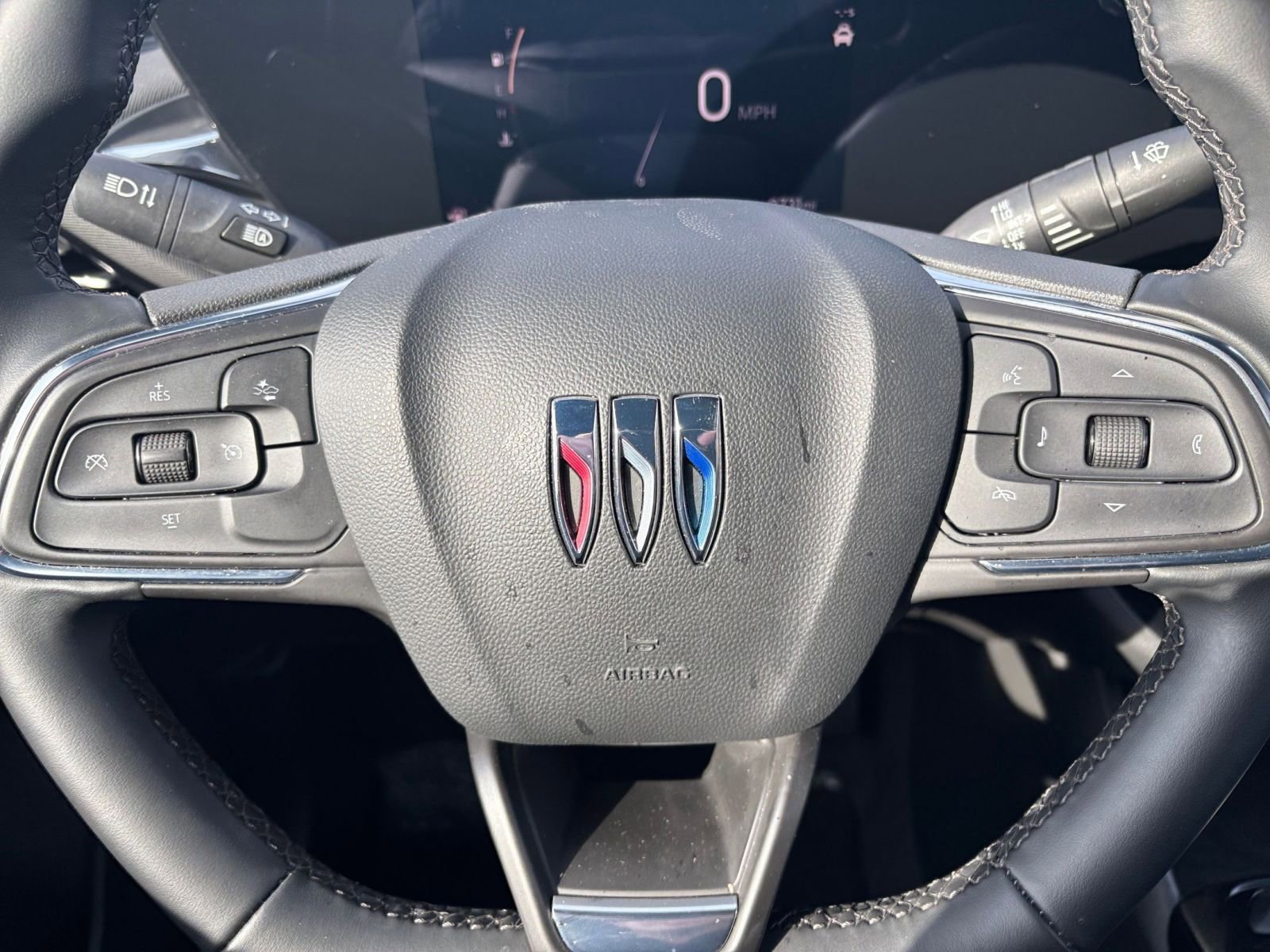 Used 2025 Buick Envista Sport Touring image 25