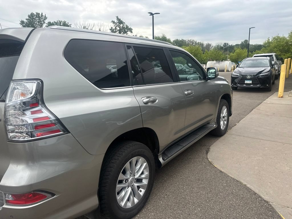 Certified 2022 Lexus GX 460 Premium w/ Premium Package AWD/4WD image 13