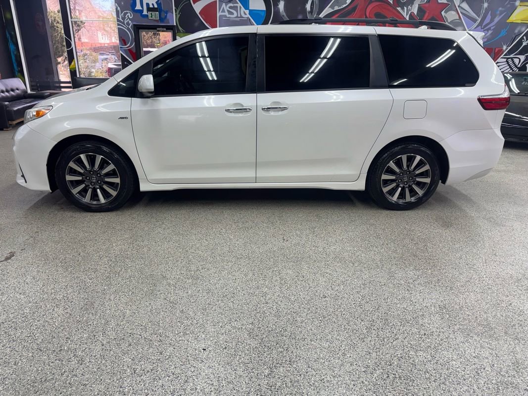 Used 2018 Toyota Sienna XLE Premium AWD/4WD image 2