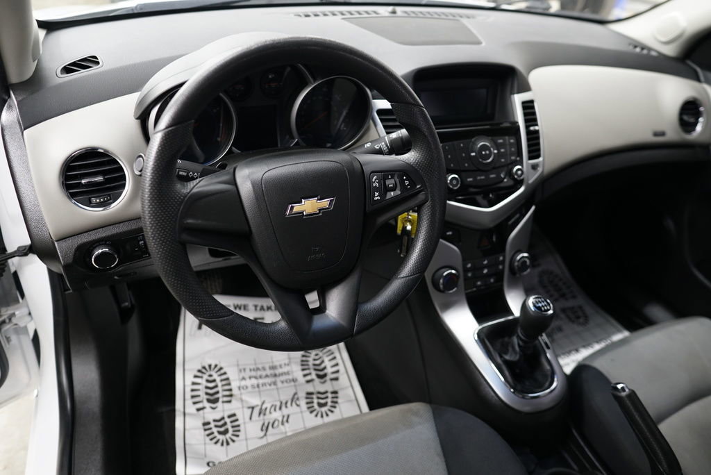 Used 2016 Chevrolet Cruze L FWD image 18