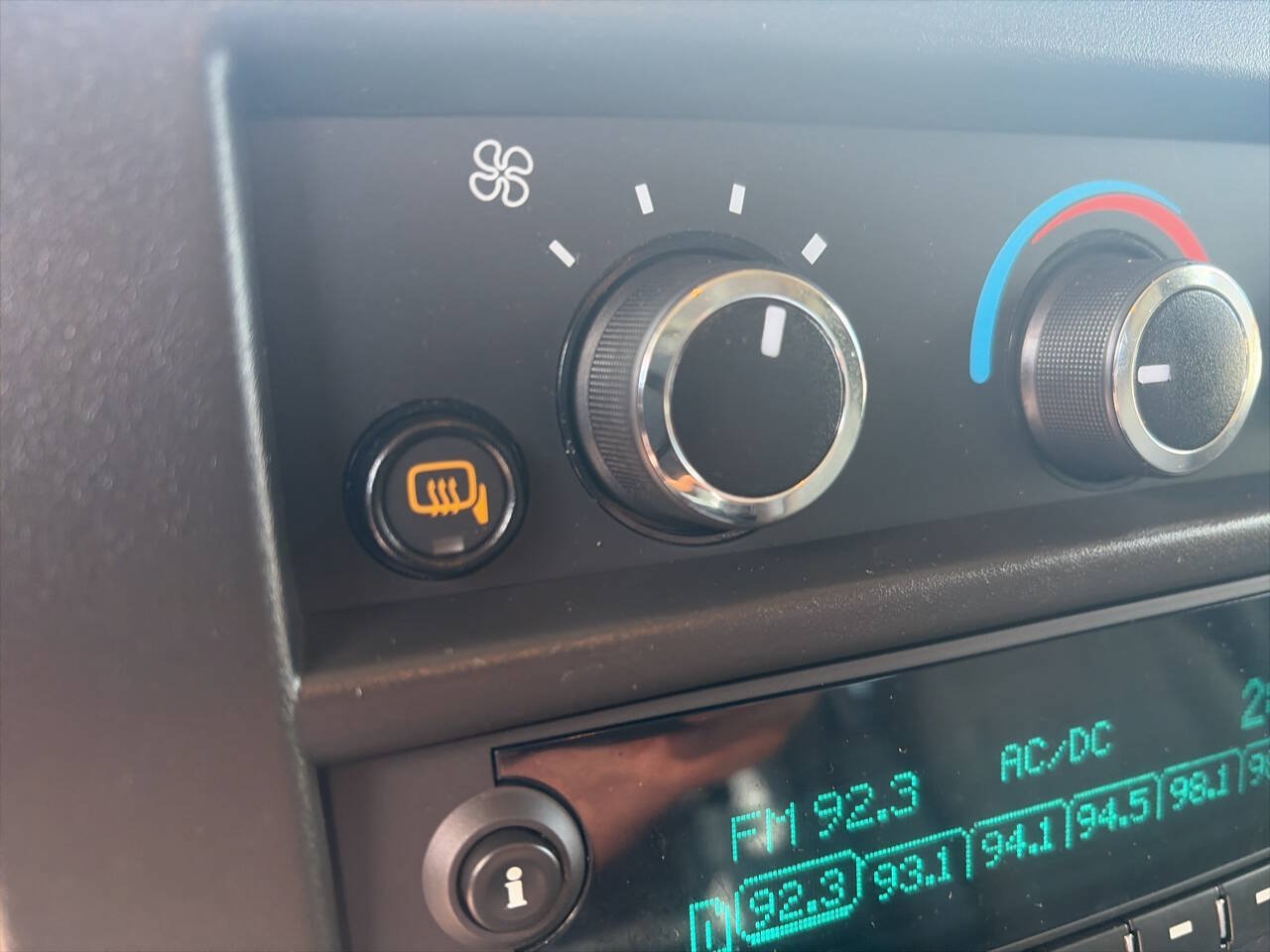 Used 2022 Chevrolet Express 2500 w/ Driver Convenience Package RWD image 11