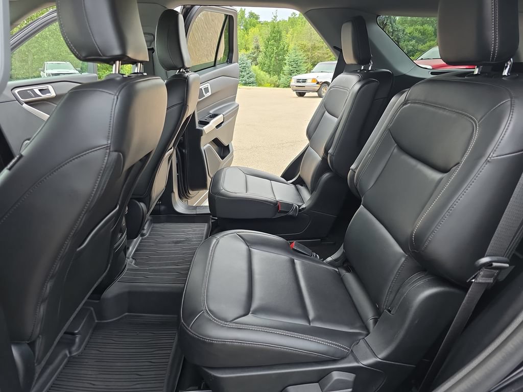 Used 2022 Ford Explorer XLT w/ Equipment Group 202A AWD/4WD image 15