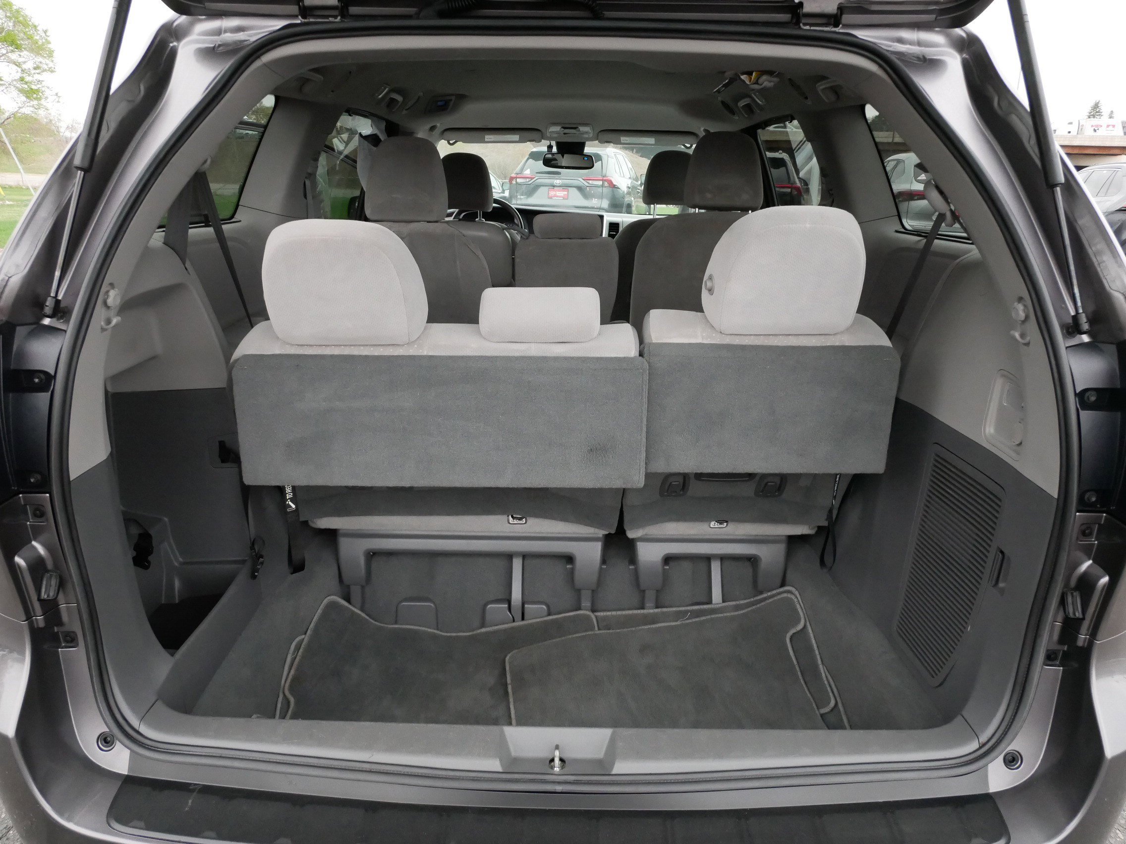 Used 2019 Toyota Sienna LE FWD image 18