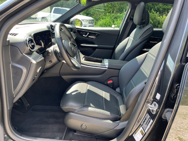 Used 2025 Mercedes-Benz GLC 300 4MATIC image 39