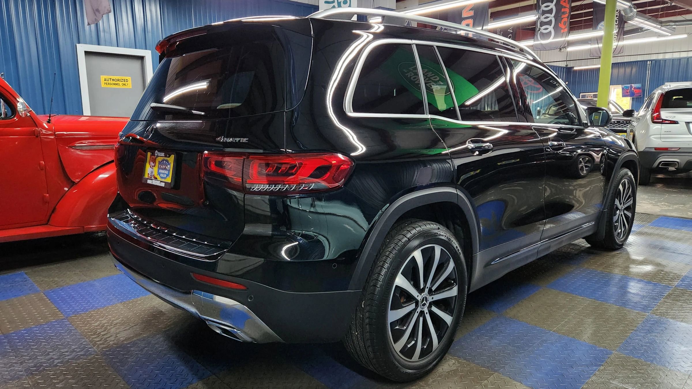 Used 2020 Mercedes-Benz GLB 250 4MATIC w/ Premium Package image 3