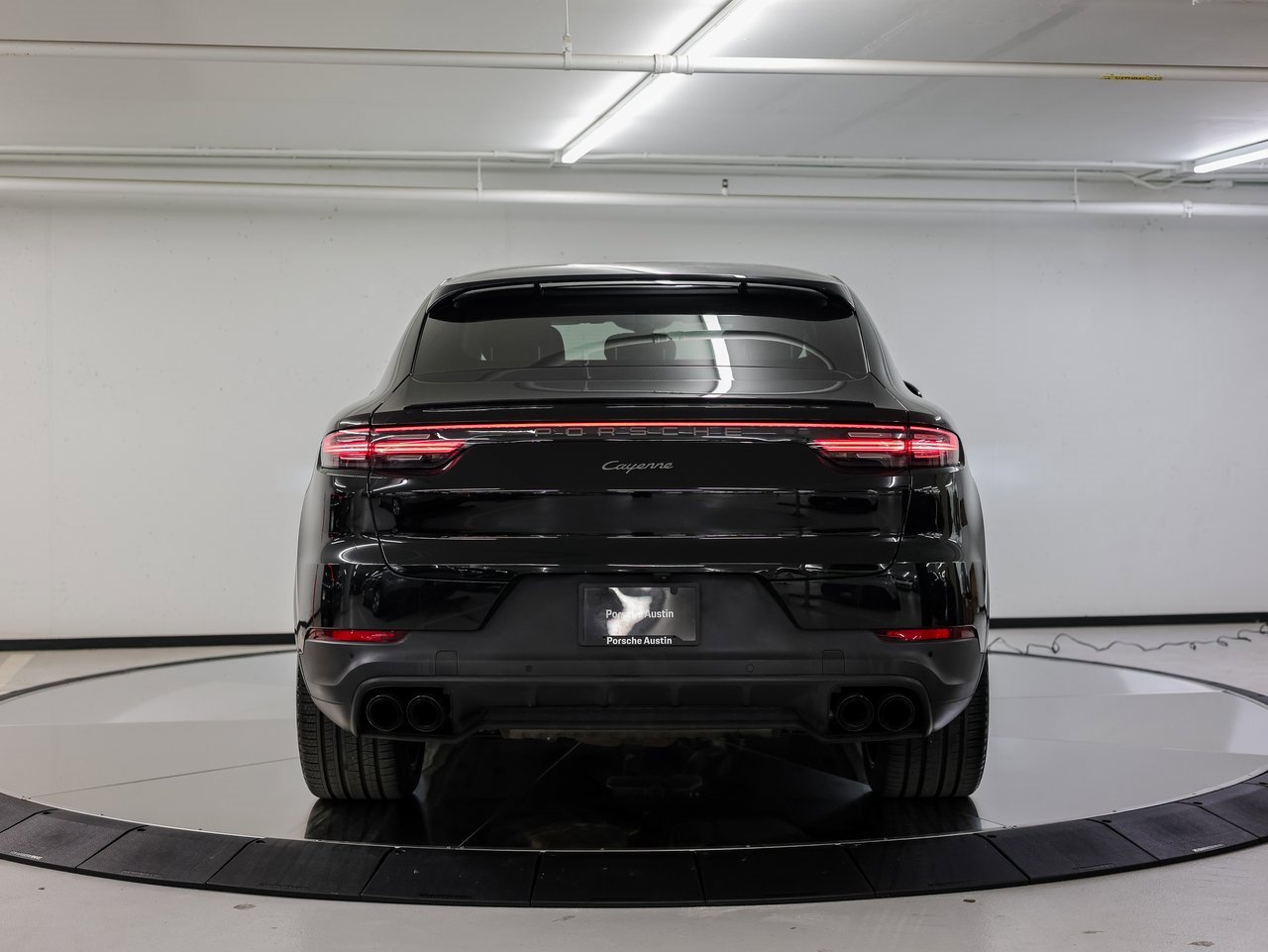 Certified 2023 Porsche Cayenne Platinum Edition image 6