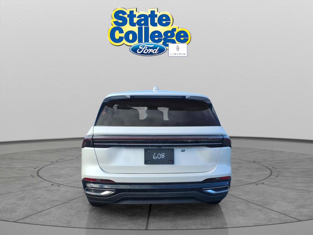 Used 2025 Lincoln Nautilus Premier image 5