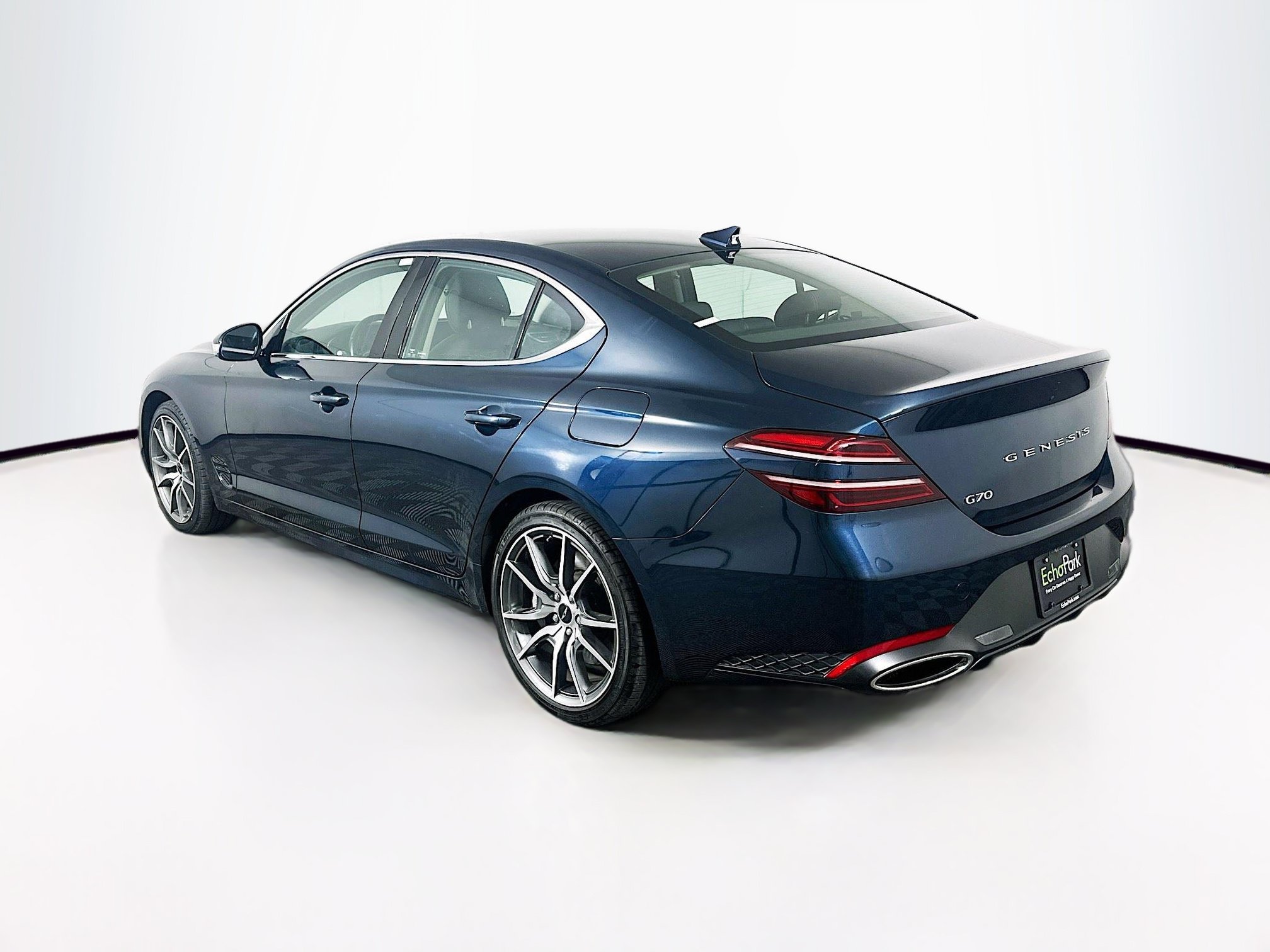 Used 2025 Genesis G70 2.5T RWD image 5