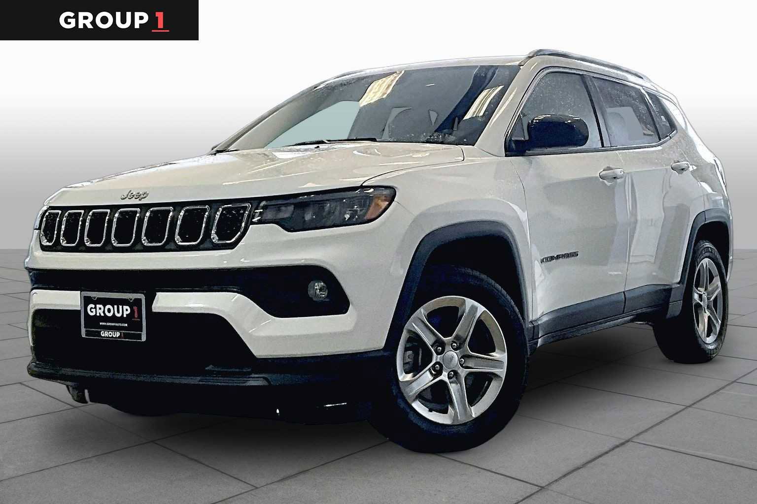 Used 2024 Jeep Compass Latitude AWD/4WD image 1