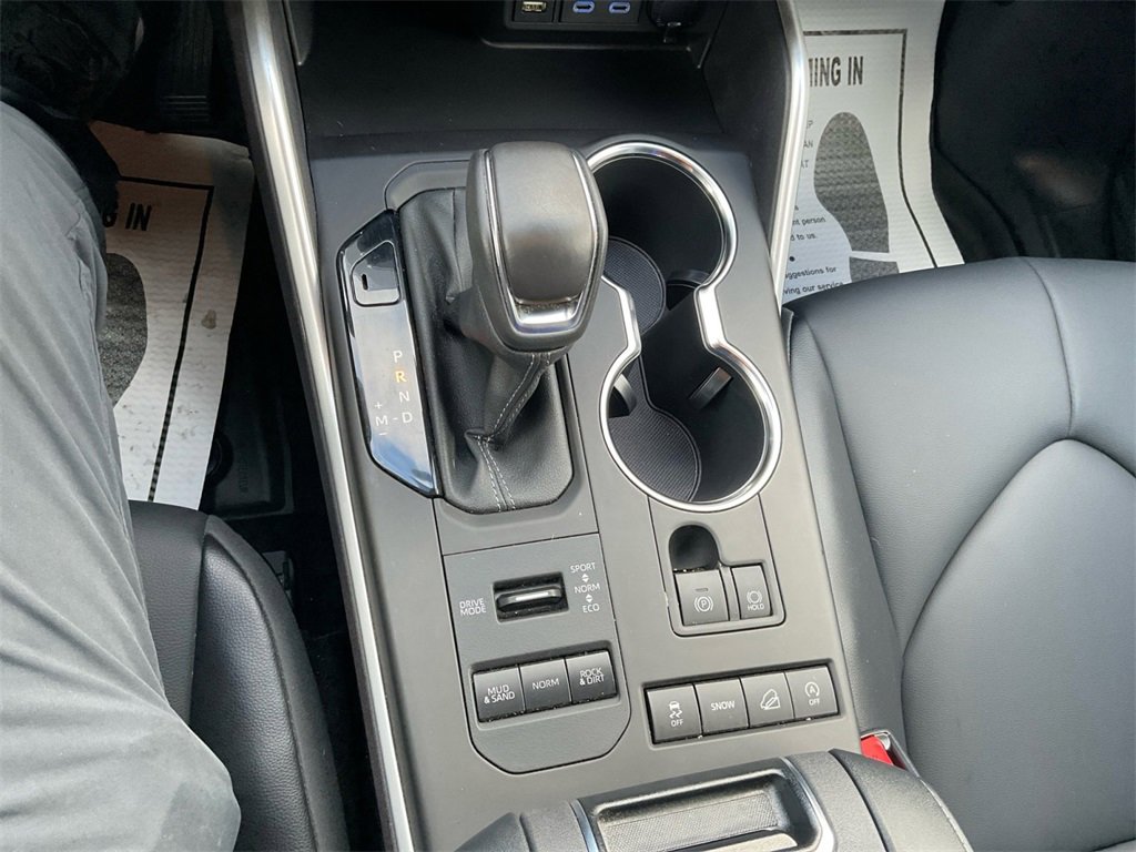 Used 2022 Toyota Highlander XLE image 19