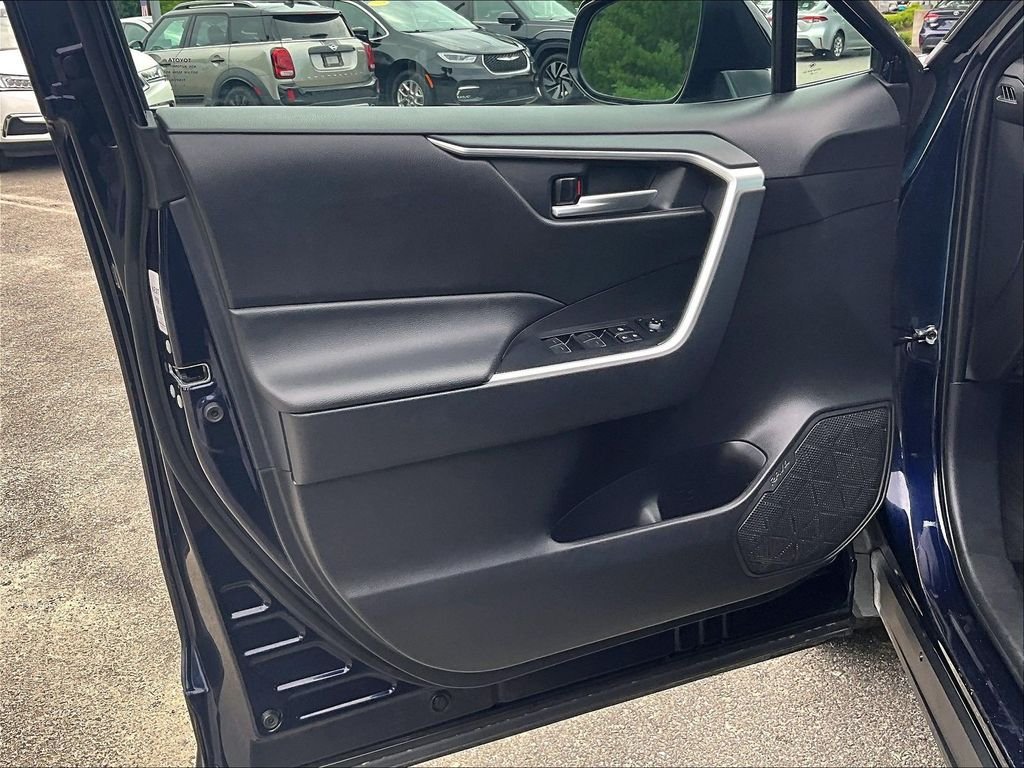 Used 2025 Toyota RAV4 XLE AWD/4WD image 9