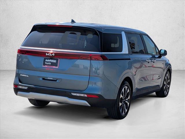 Used 2024 Kia Carnival EX FWD image 5