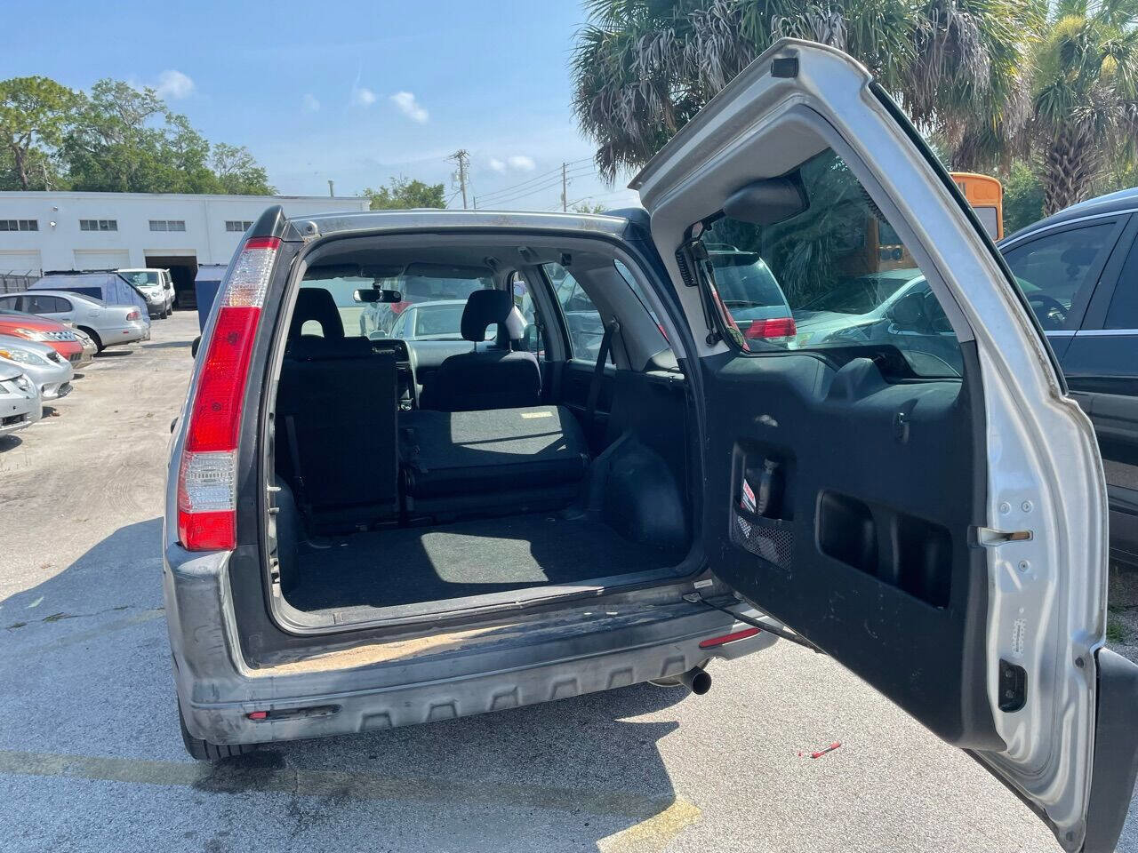 Used 2005 Honda CR-V LX image 17