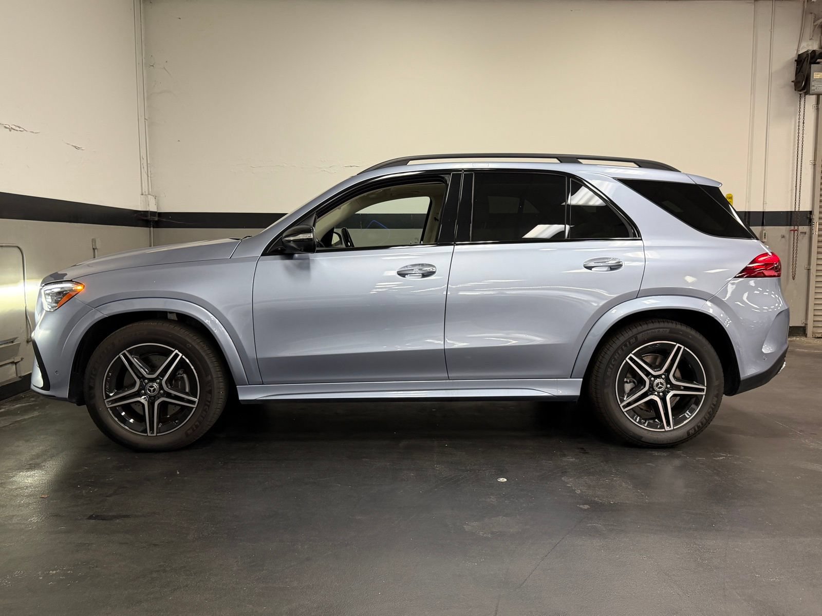Used 2025 Mercedes-Benz GLE 350 4MATIC image 9