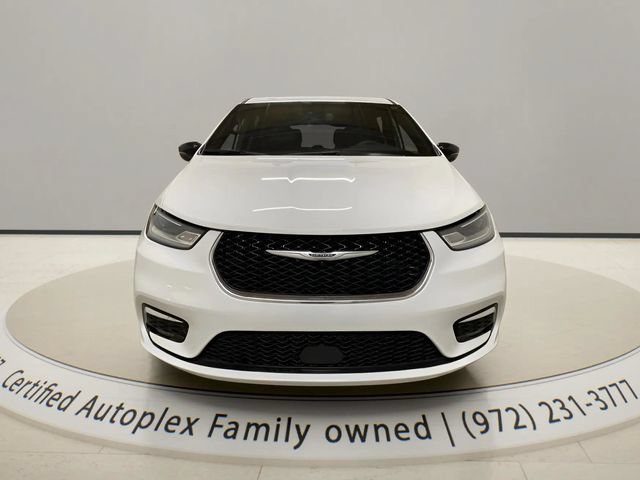 Used 2025 Chrysler Pacifica Select FWD image 8