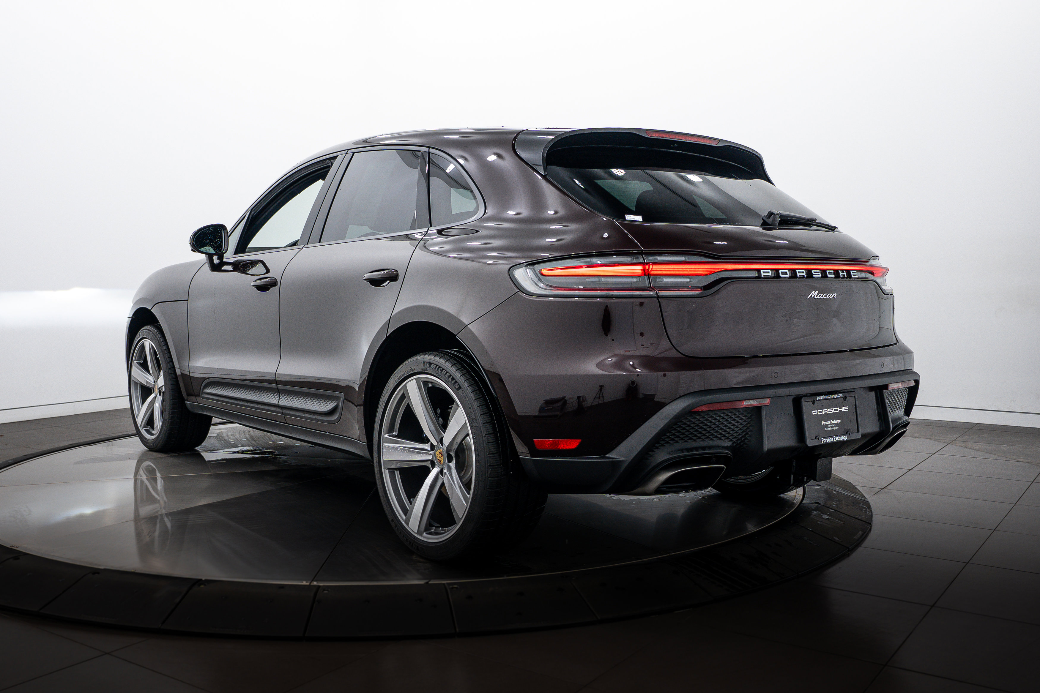Certified 2026 Porsche Macan image 3