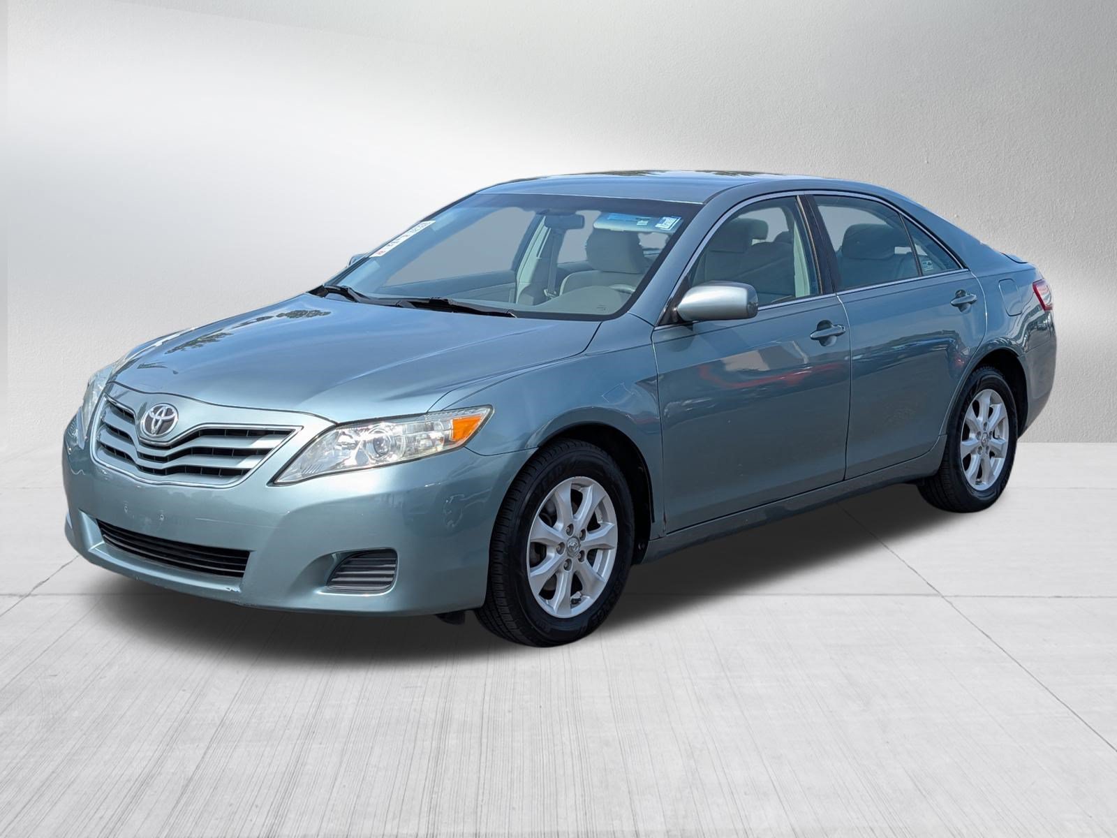 Used 2011 Toyota Camry LE w/ LE Extra-Value Pkg FWD image 3