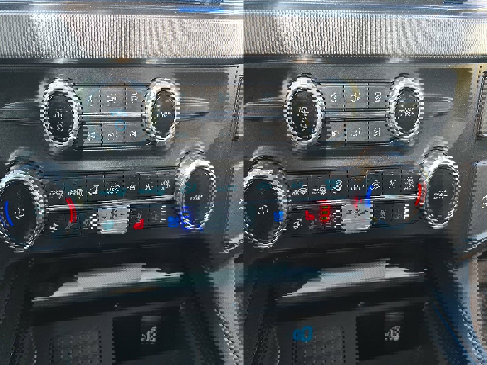 Used 2024 Ford F350 Platinum w/ FX4 Off-Road Package image 23