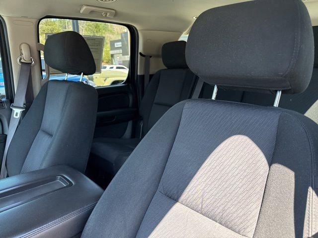 Used 2014 Chevrolet Suburban LS image 17