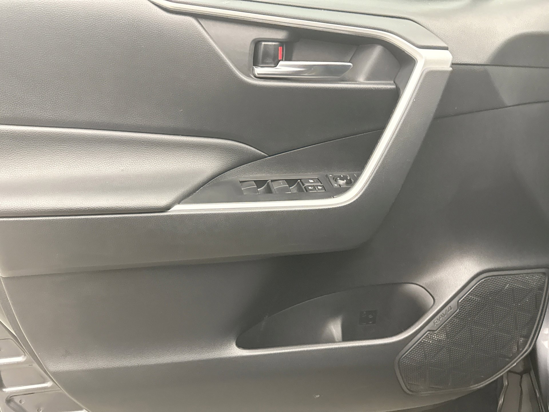 Used 2021 Toyota RAV4 XLE w/ Convenience Package AWD/4WD image 9