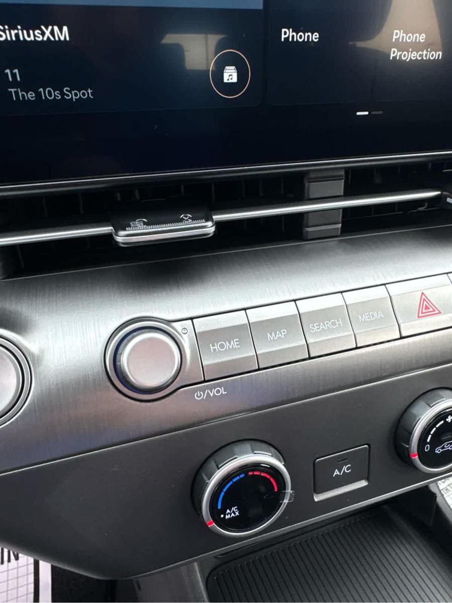 New 2027 Hyundai Kona SE AWD/4WD image 28