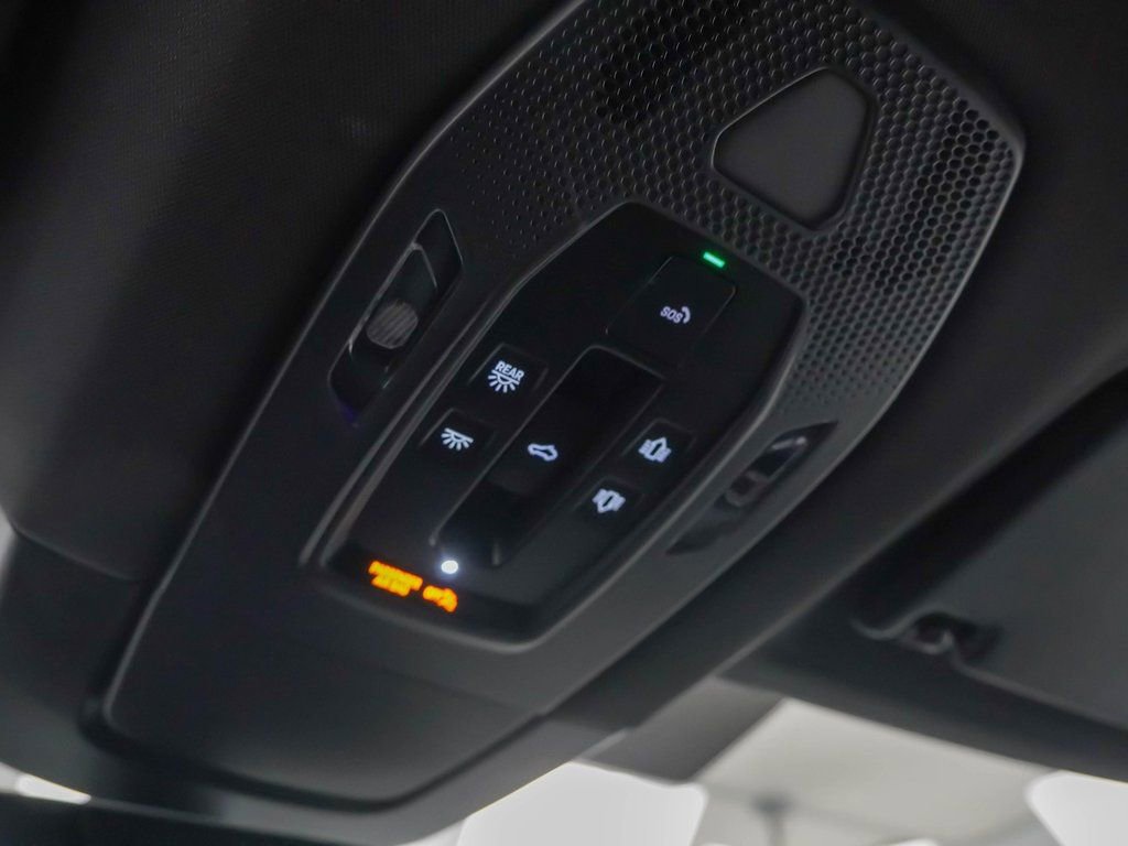 Certified 2025 Porsche Macan 4S Electric image 29