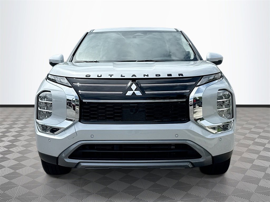 New 2025 Mitsubishi Outlander SE image 2