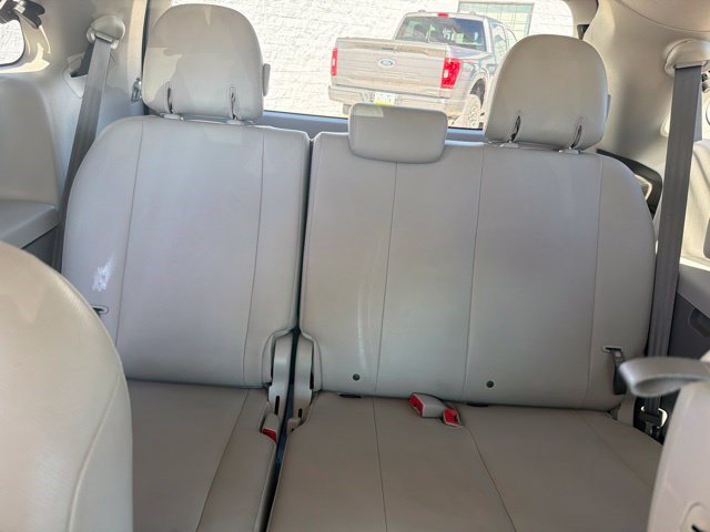 Used 2012 Toyota Sienna XLE w/ Entertainment Pkg FWD image 31