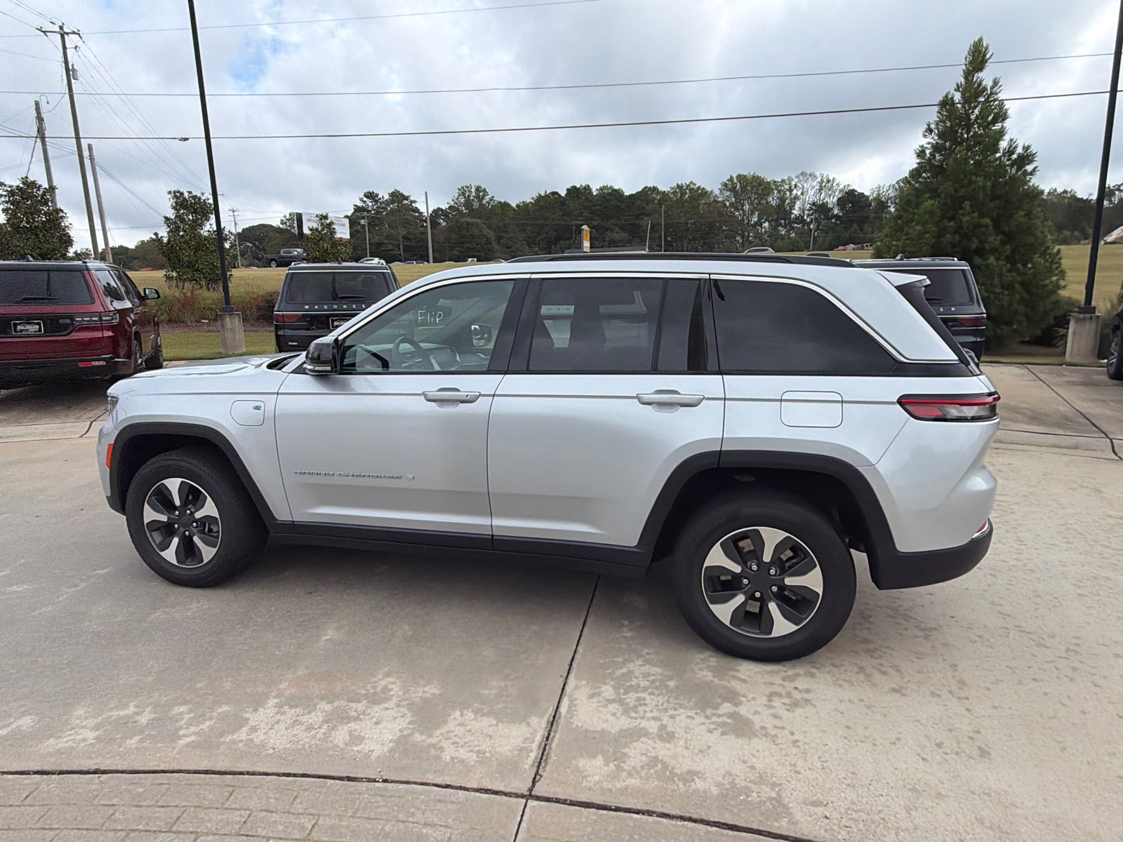 Used 2024 Jeep Grand Cherokee Limited 4xe AWD/4WD image 11