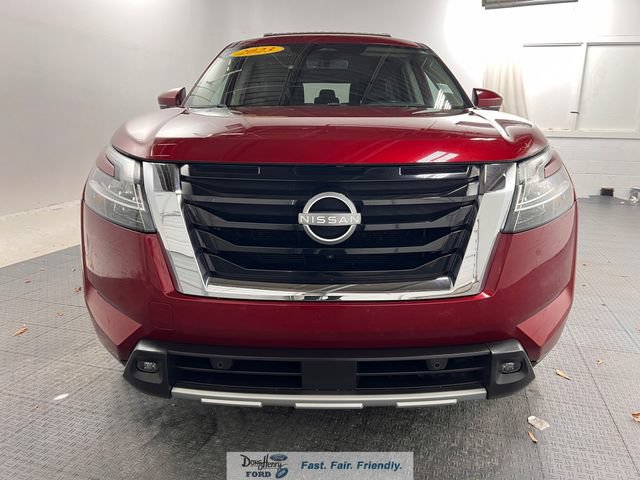 Used 2023 Nissan Pathfinder SL AWD/4WD image 3