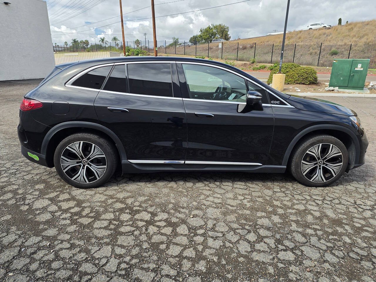Used 2023 Mercedes-Benz EQE 350+ SUV w/ Exclusive Trim Package image 19