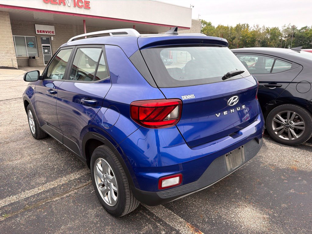 Used 2020 Hyundai Venue SEL w/ Convenience Package FWD image 2