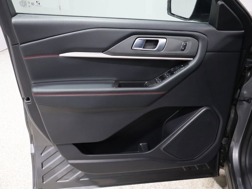 Used 2025 Ford Explorer ST-Line w/ ST-Line Street Pack image 10