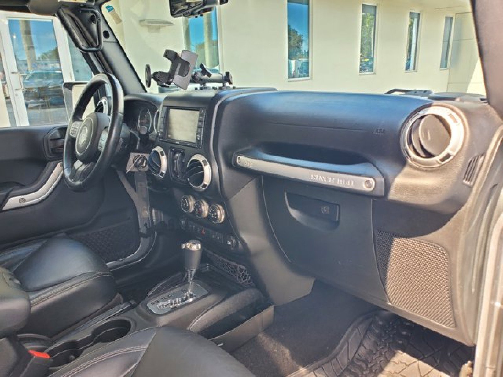 Used 2015 Jeep Wrangler Unlimited Rubicon w/ Connectivity Group image 30