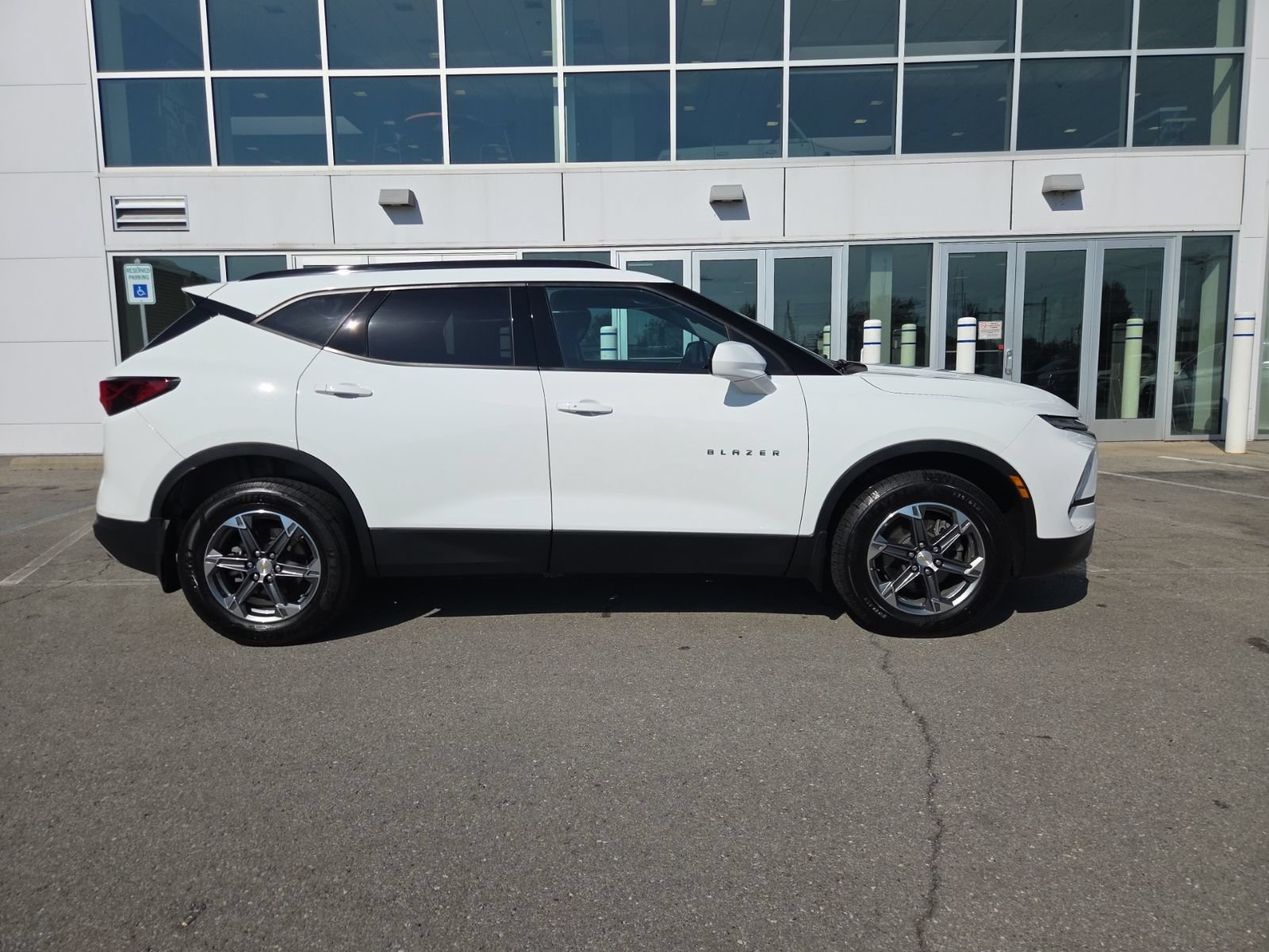 Used 2024 Chevrolet Blazer LT w/ Convenience Package AWD/4WD image 3