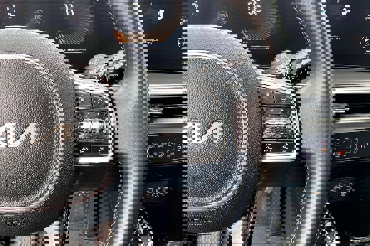 Used 2024 Kia Sorento S image 16