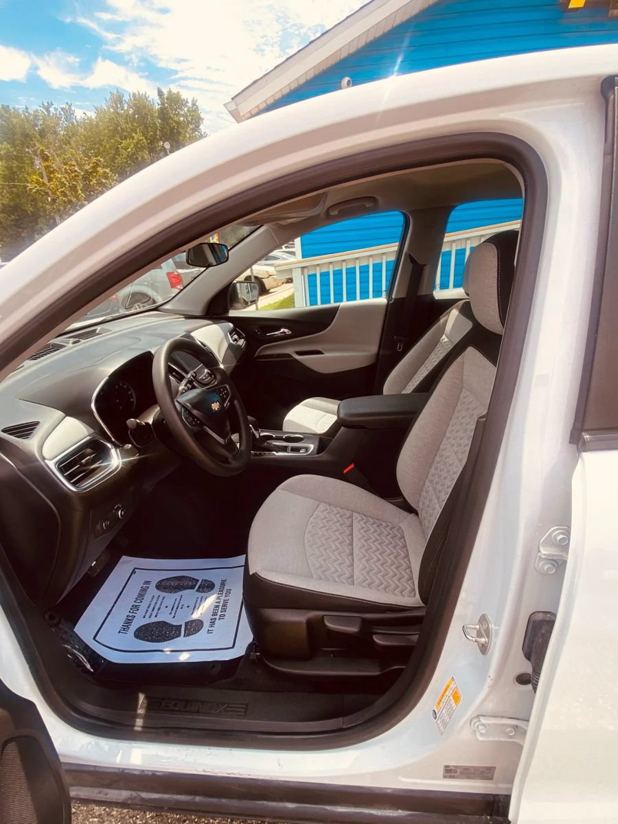 Used 2023 Chevrolet Equinox LS w/ Driver Confidence II Package FWD image 9