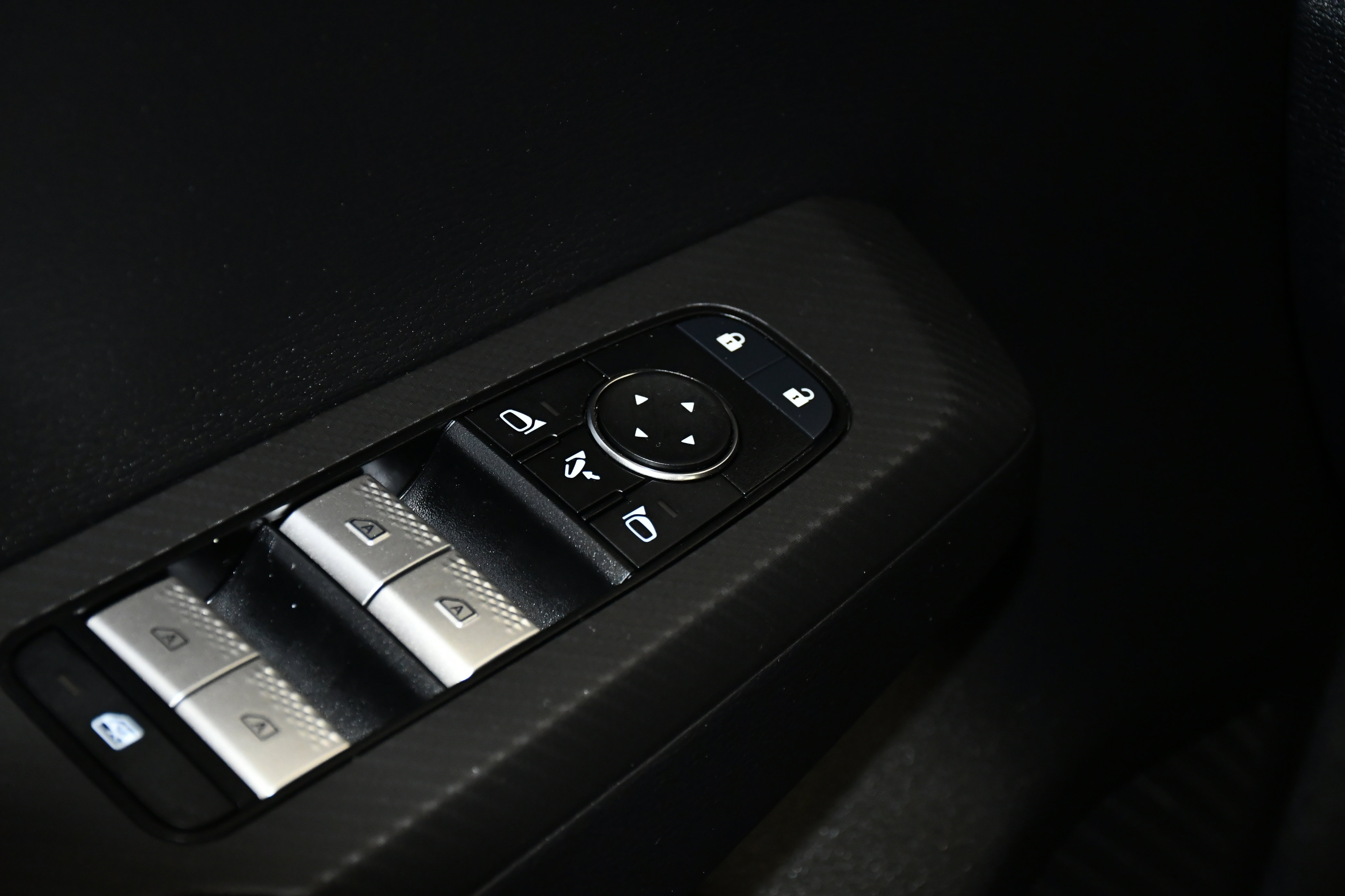 Used 2025 Mitsubishi Outlander SE image 28