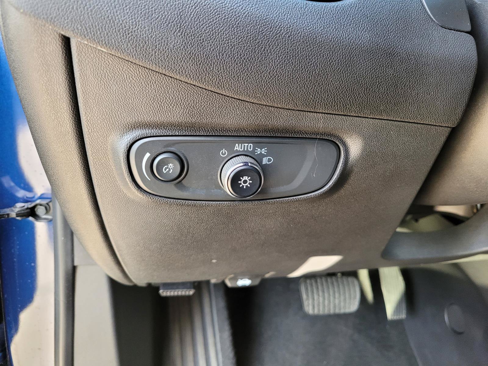 Used 2023 Chevrolet Equinox RS w/ RS Leather Package FWD image 29