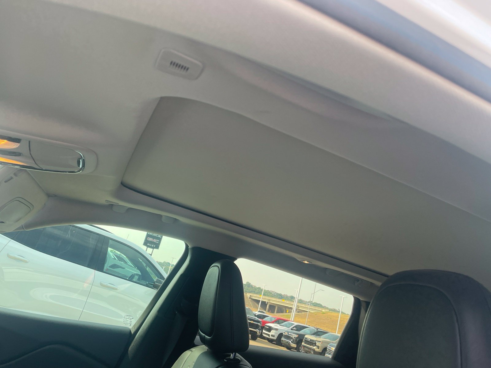 Used 2019 Jeep Cherokee Limited w/ Luxury Group FWD image 15