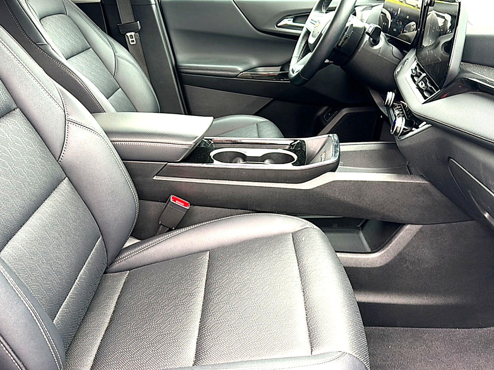 Used 2025 Chevrolet Equinox LT w/ Convenience Package II FWD image 23