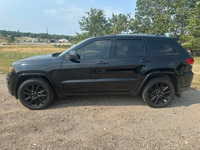 Used 2021 Jeep Grand Cherokee Altitude AWD/4WD image 2
