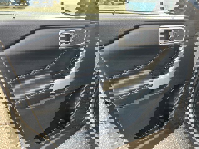 Certified 2022 Ford Explorer XLT w/ Equipment Group 202A image 10