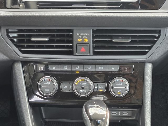 Certified 2023 Volkswagen Jetta SE FWD image 19