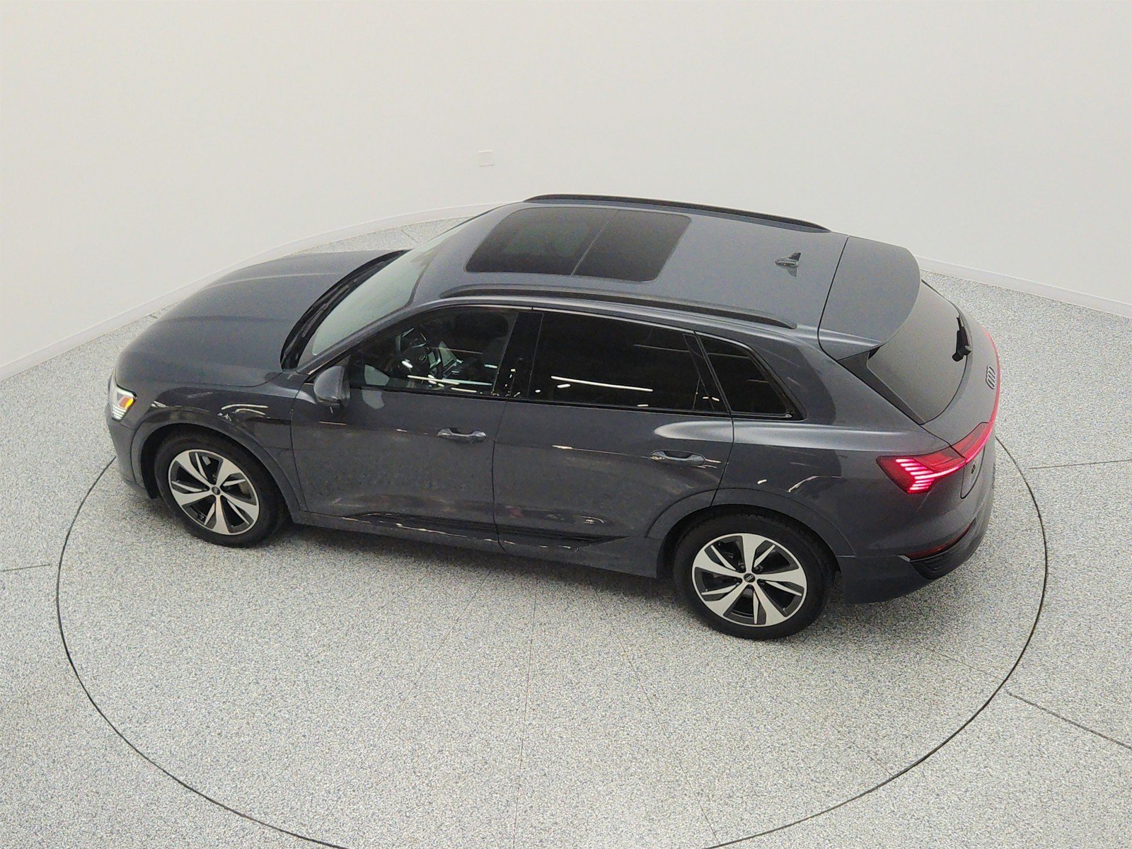 Used 2024 Audi Q8 e-tron Premium AWD/4WD image 29